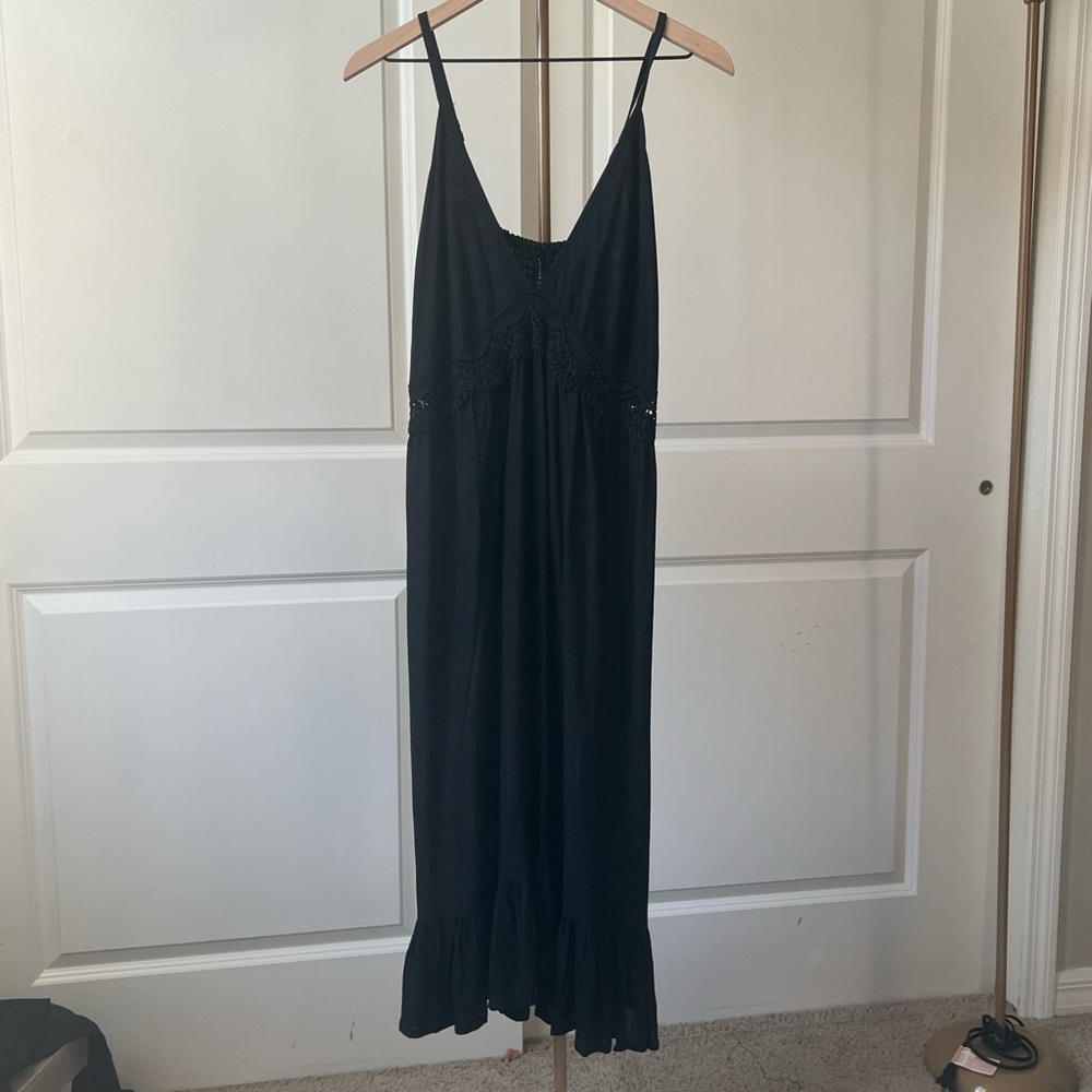 RIVIYA Black lace peekaboo Midi dress